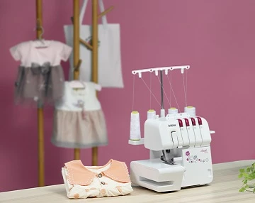 Idirdhealú a dhéanamh idir Meaisíní Overlock agus Meaisíní Fuála Traidisiúnta...